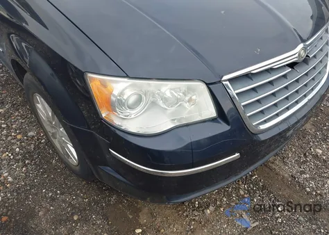 2010 Chrysler Town & Country Limited из США, поврежденный, VIN 2A4RR6DX2AR141810